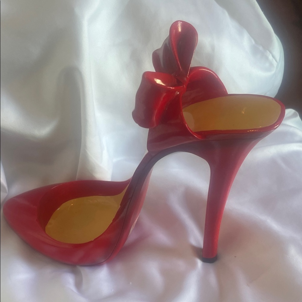 Red Bow Pointed-Toe Women's stiletto heel wine holder. Wine NOT INCLUDED LOL 😂